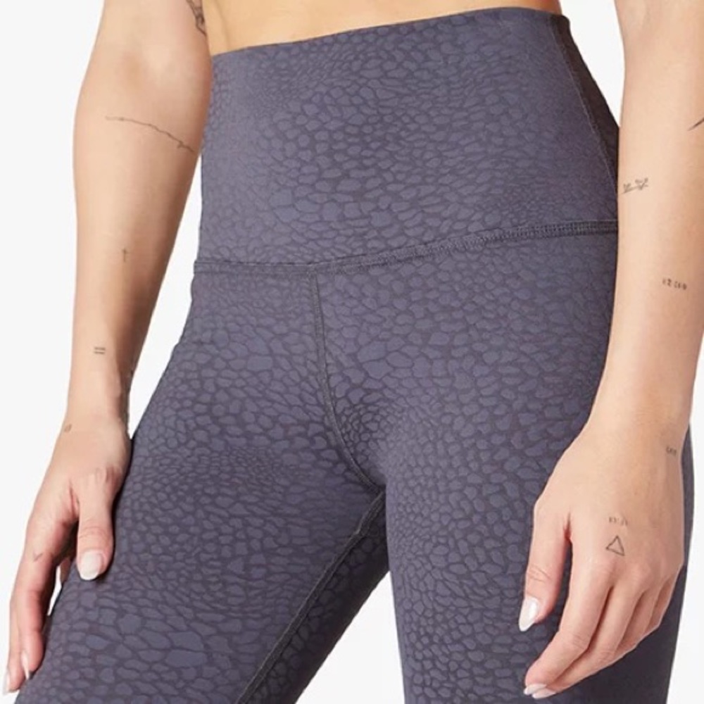 Beyond Yoga Feline Jacquard High Waisted Midi Legging Gray
